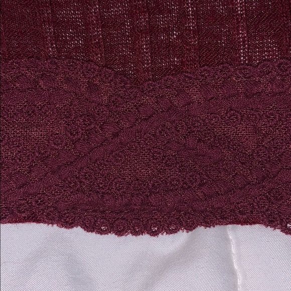 red long sleeve - Picture 4 of 5